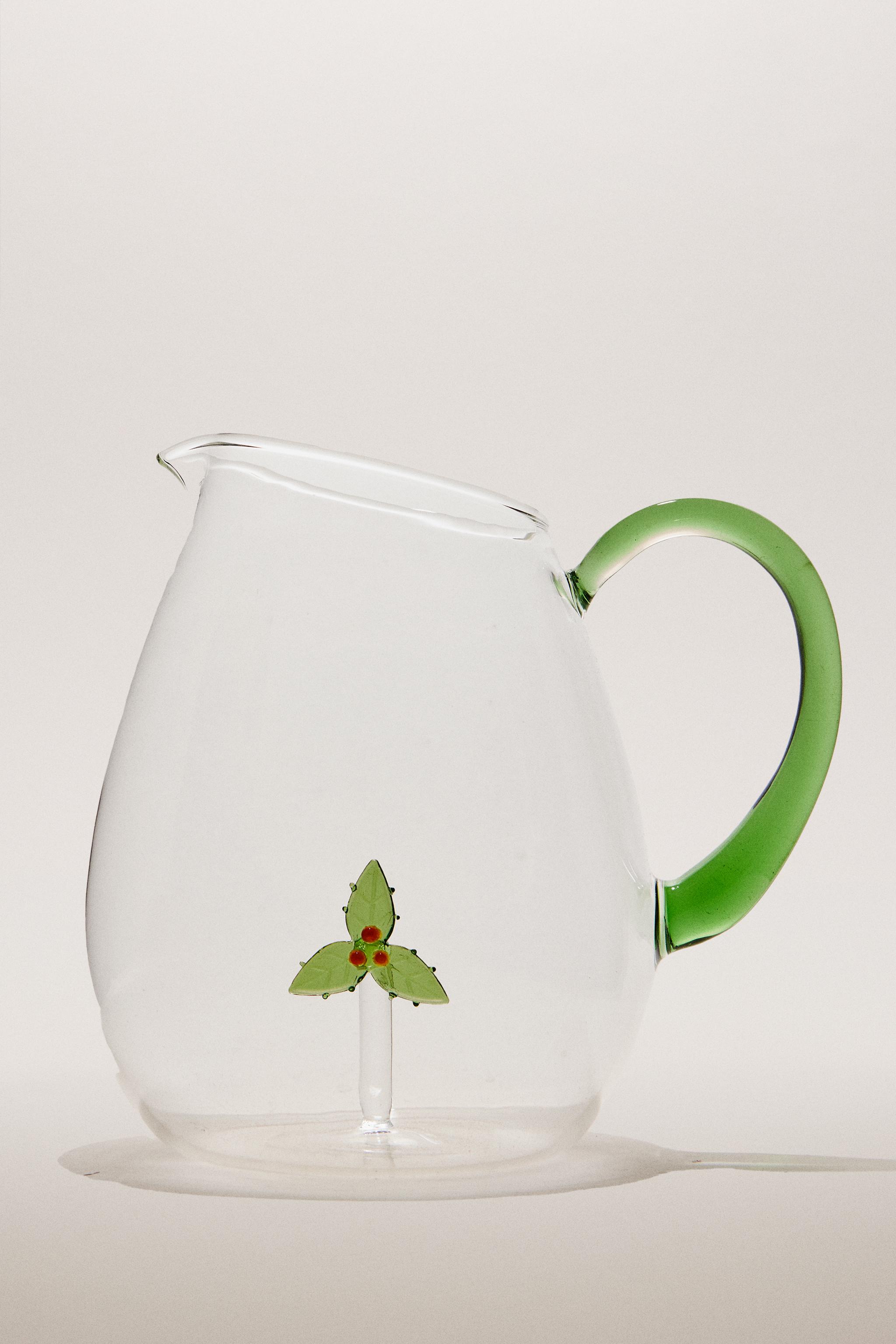 BOROSILICATE GLASS PITCHER WITH CHRISTMAS HOLLY